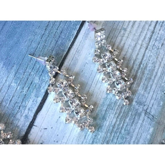 Elegant Rhinestone Necklace with Earrings - Picture 2 of 5